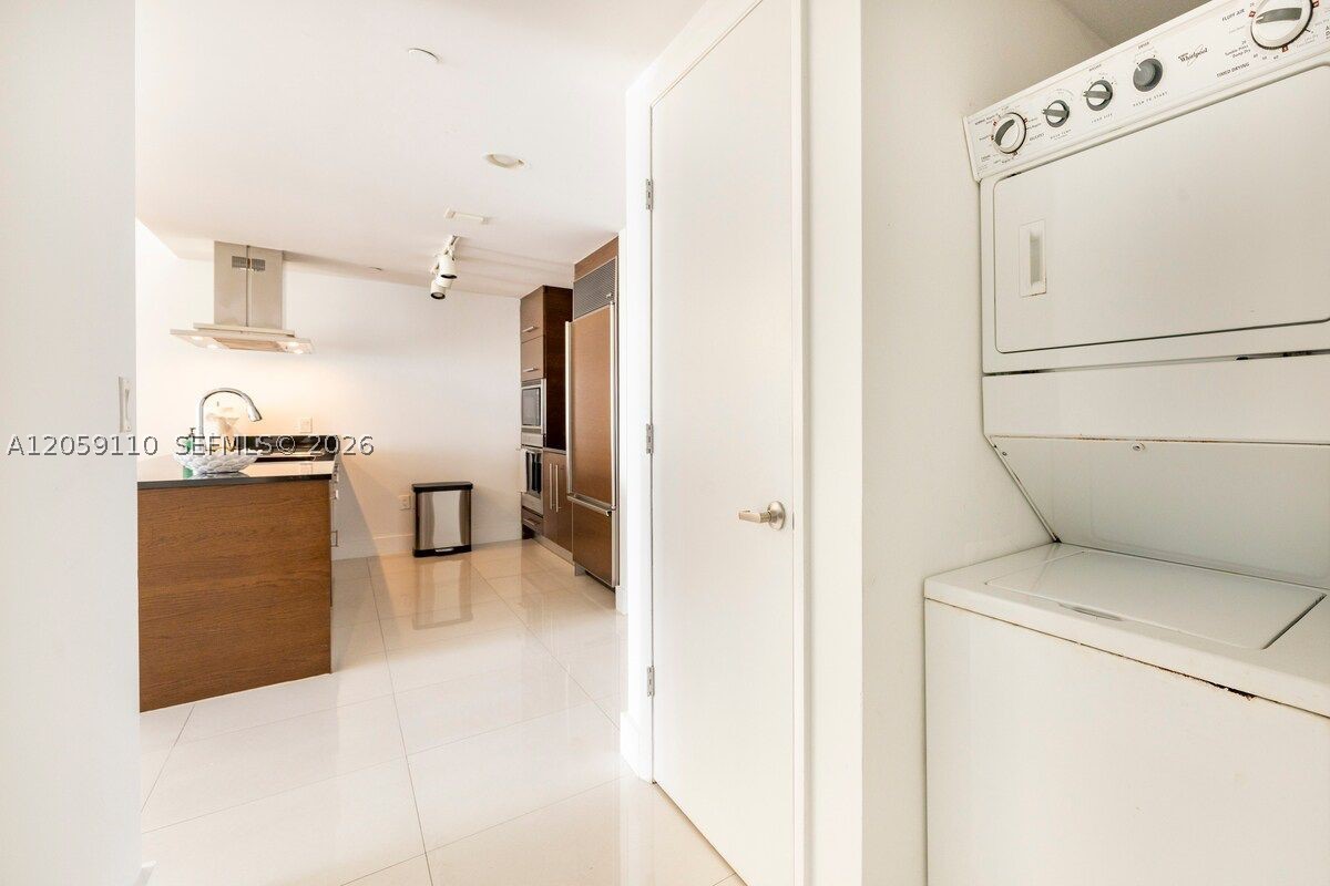 485 Brickell Ave #2507, Miami FL 33131
