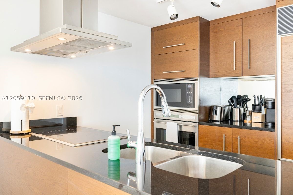 485 Brickell Ave #2507, Miami FL 33131