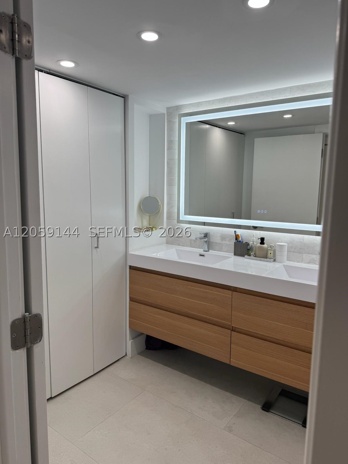 2333 Brickell Ave #2512, Miami FL 33129