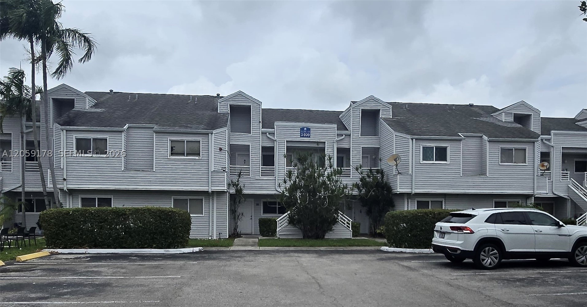 3409 NW 44th St #201, Oakland Park FL 33309
