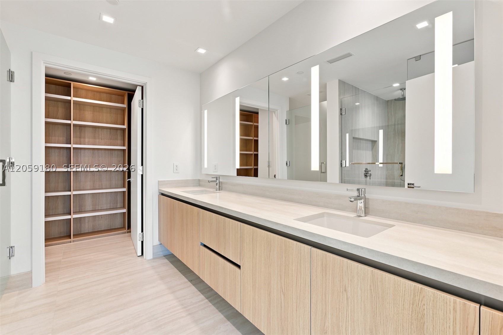 2411 Laguna Circle #1107, North Miami FL 33181