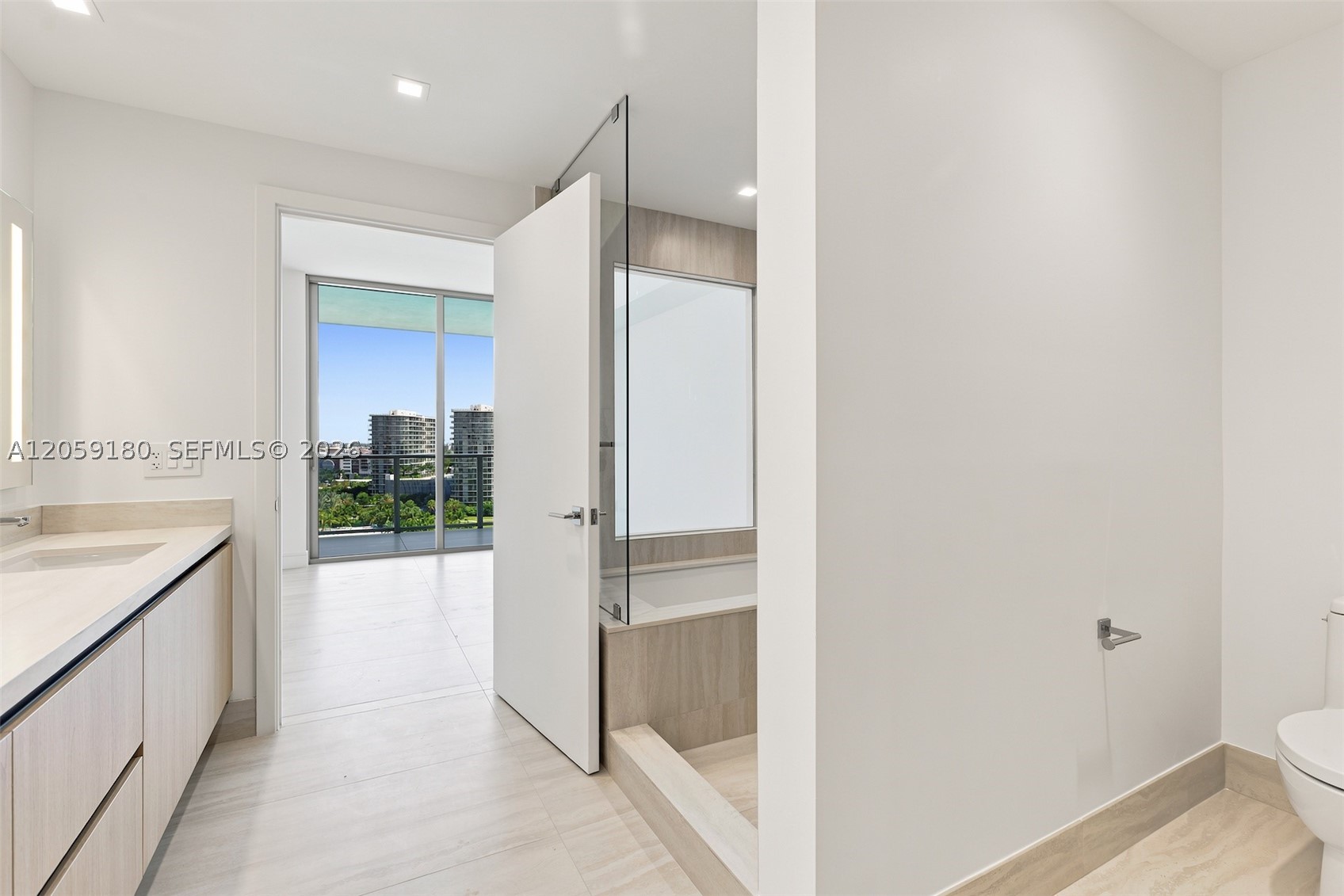 2411 Laguna Circle #1107, North Miami FL 33181