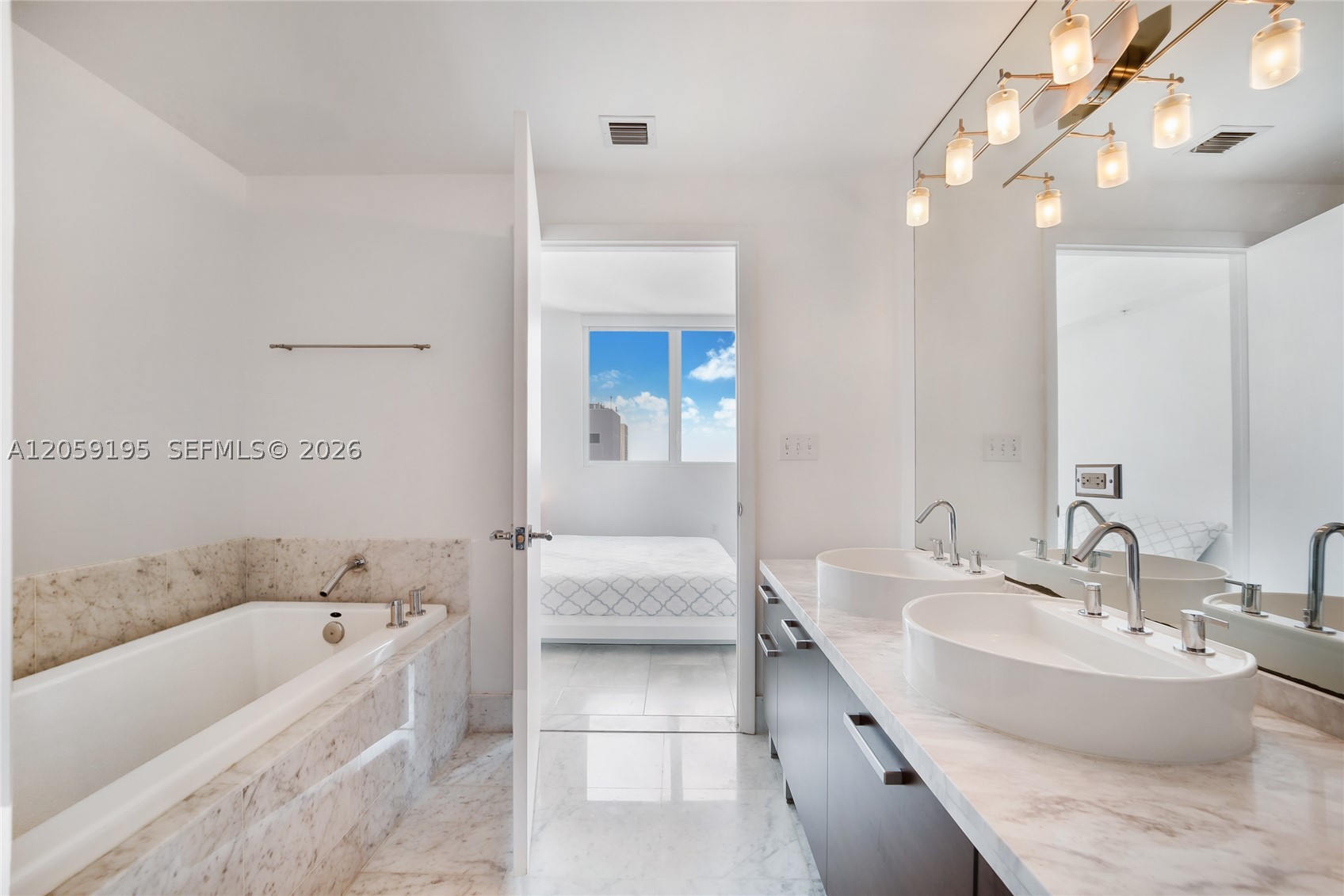 253 NE 2nd St #3302, Miami FL 33132