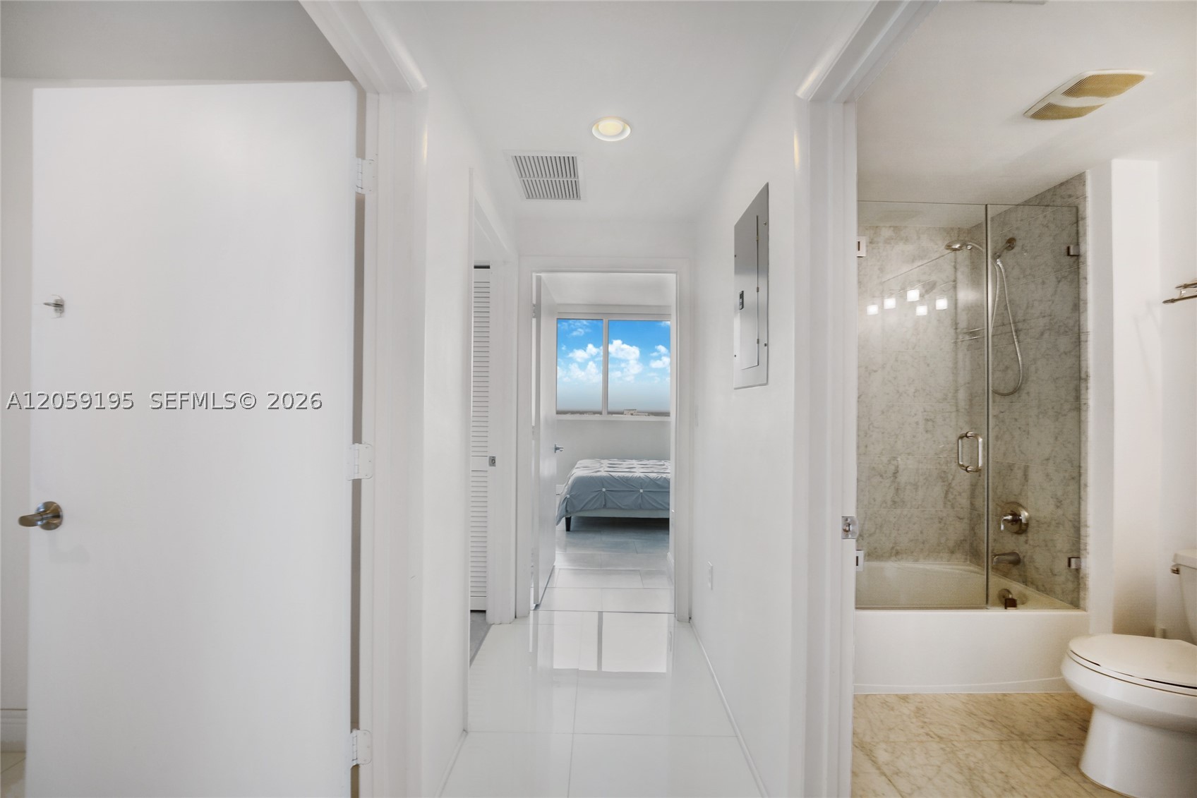 253 NE 2nd St #3302, Miami FL 33132