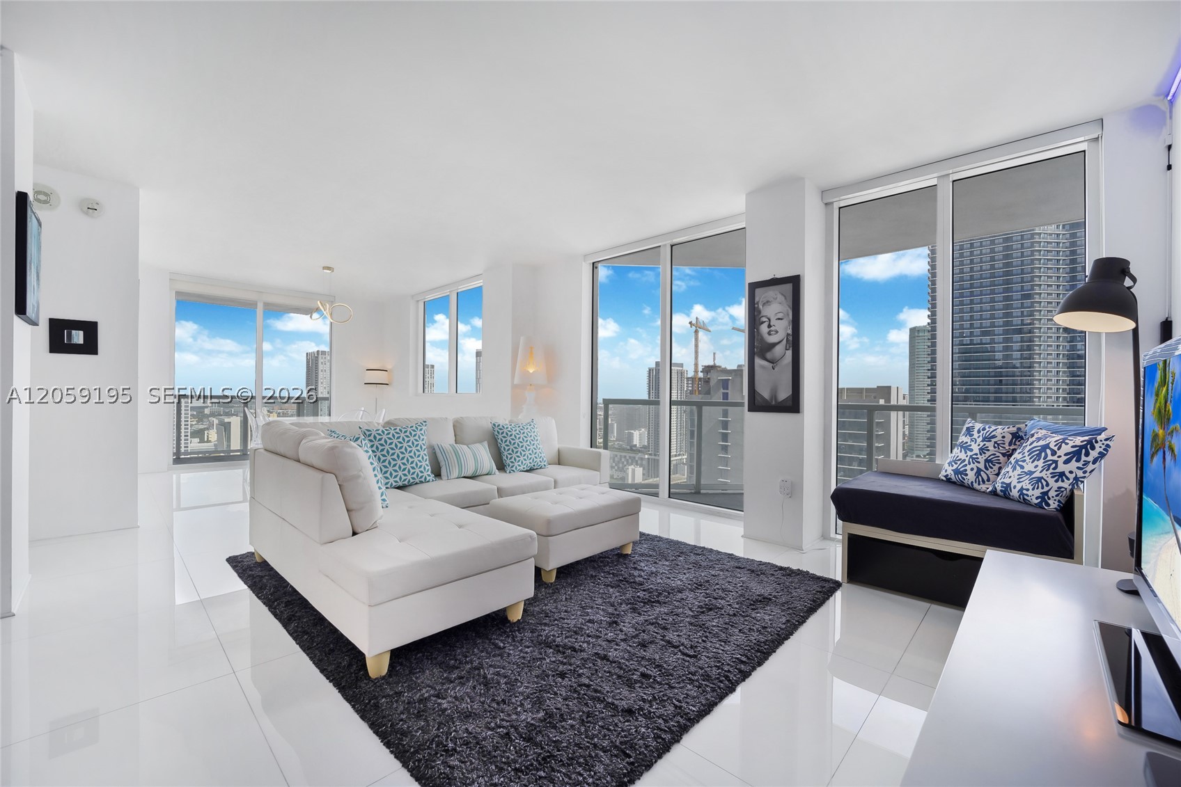 253 NE 2nd St #3302, Miami FL 33132