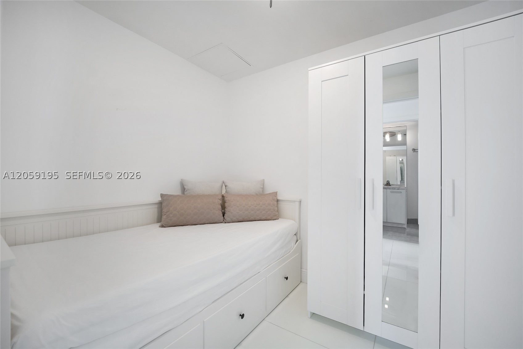 253 NE 2nd St #3302, Miami FL 33132
