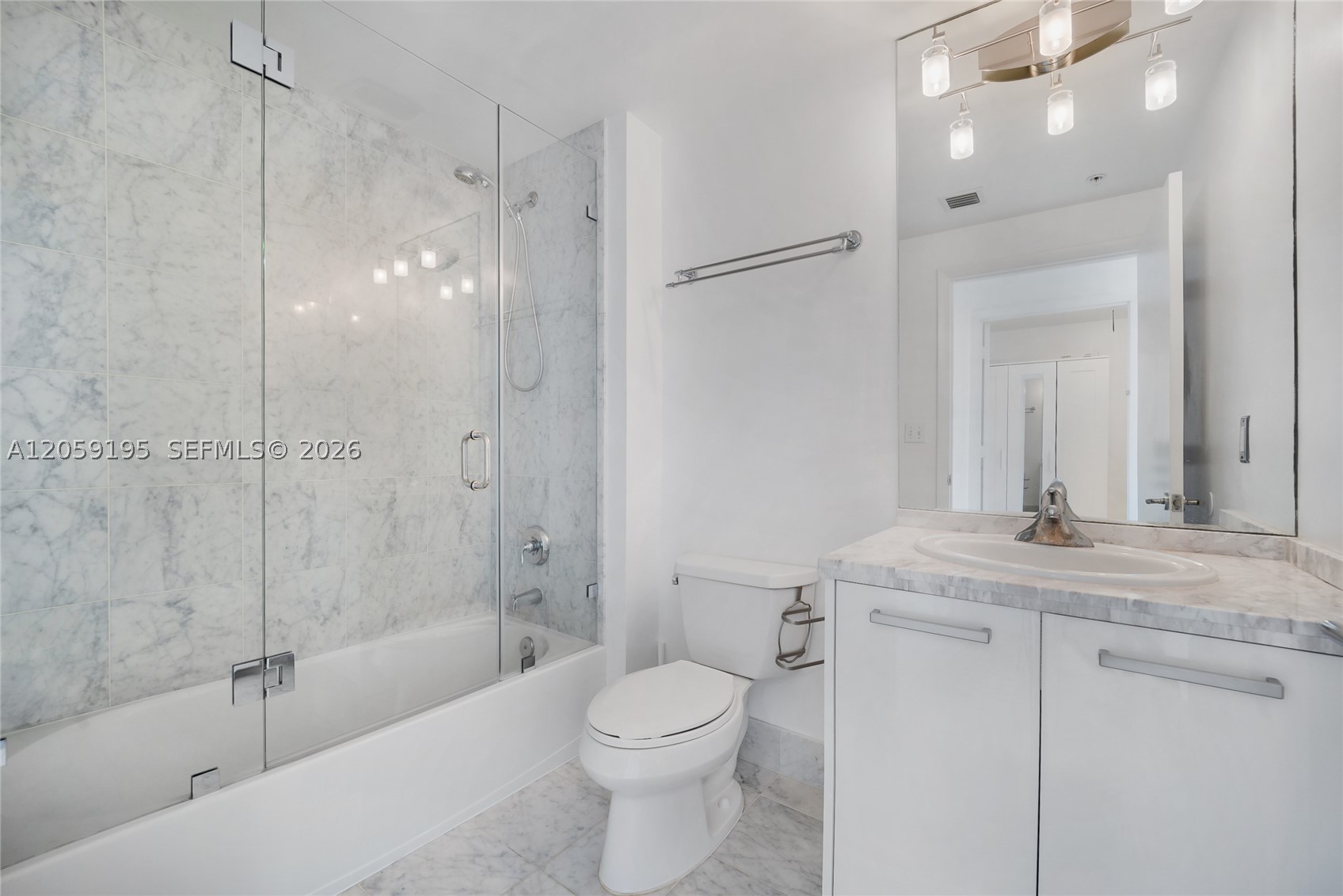 253 NE 2nd St #3302, Miami FL 33132