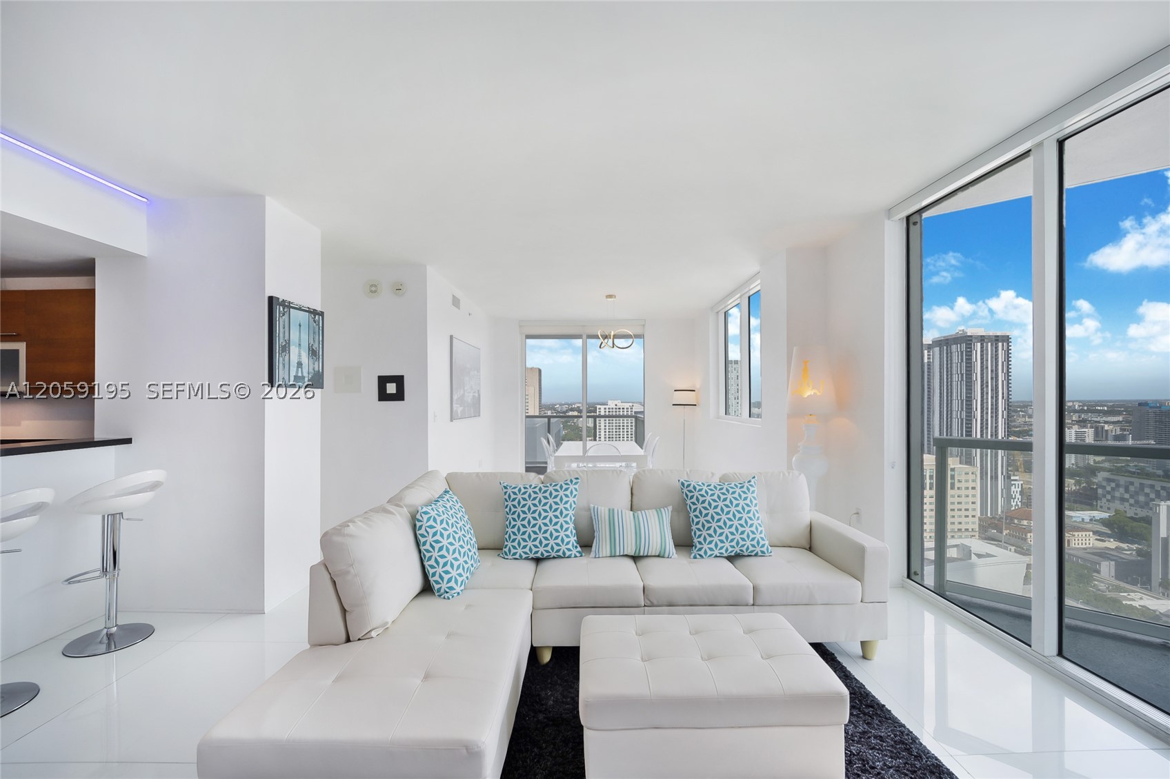253 NE 2nd St #3302, Miami FL 33132