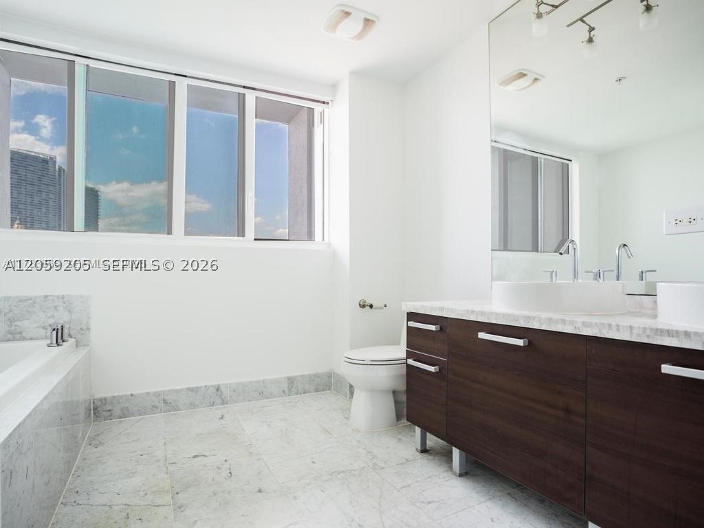244 Biscayne Blvd #1202, Miami FL 33132