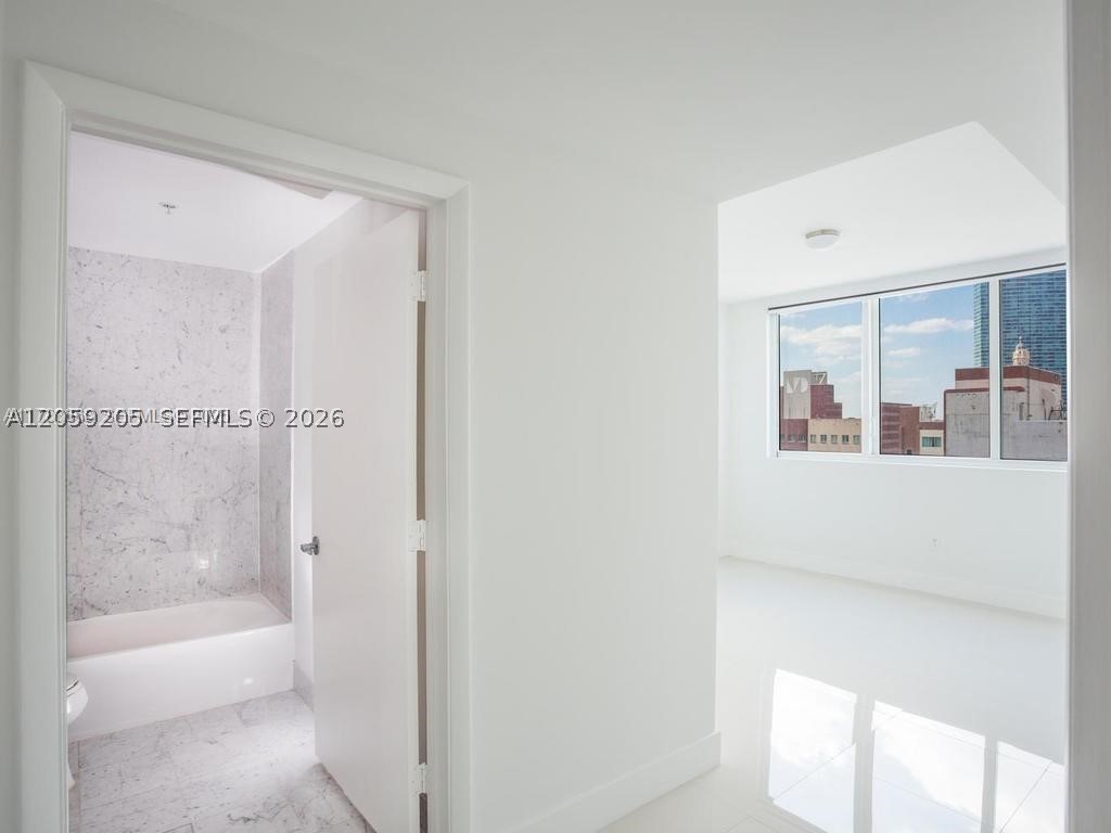 244 Biscayne Blvd #1202, Miami FL 33132