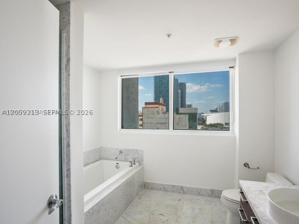 244 Biscayne Blvd #1002, Miami FL 33132