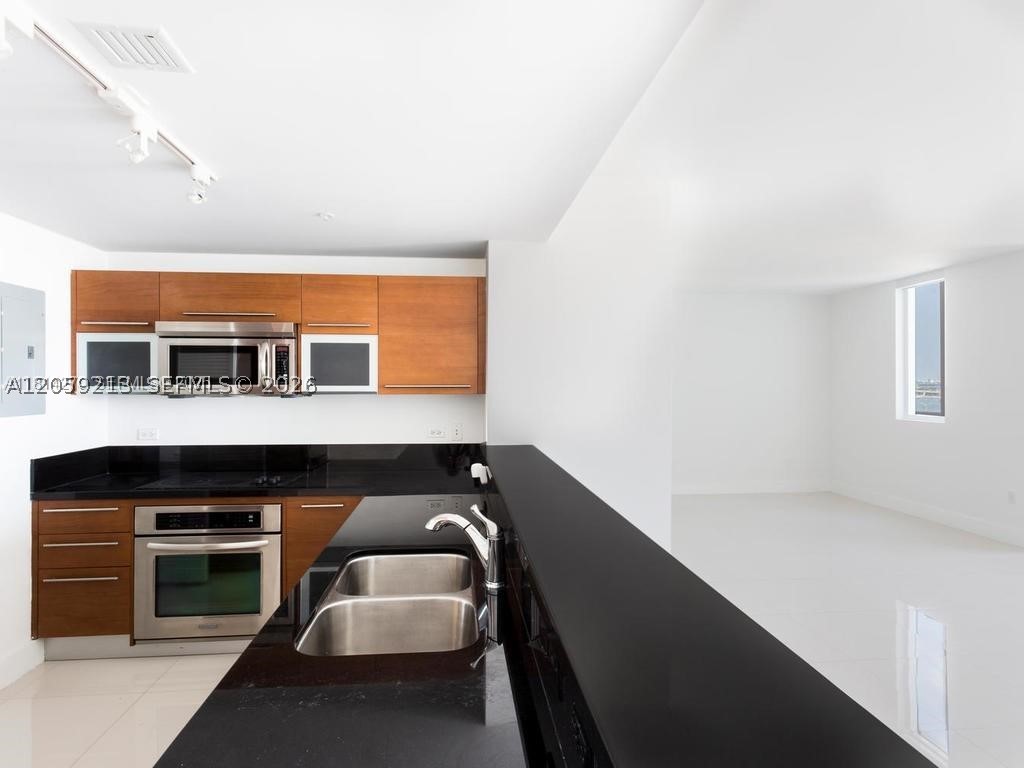244 Biscayne Blvd #1002, Miami FL 33132