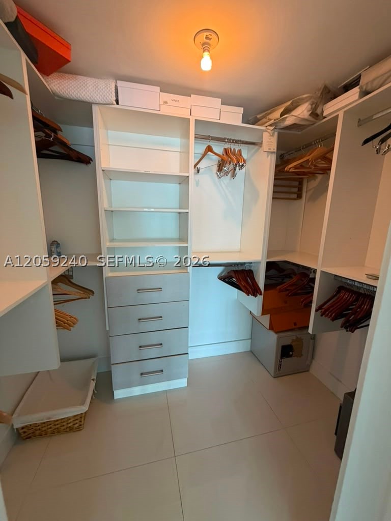 650 NE 32nd St #3405, Miami FL 33137