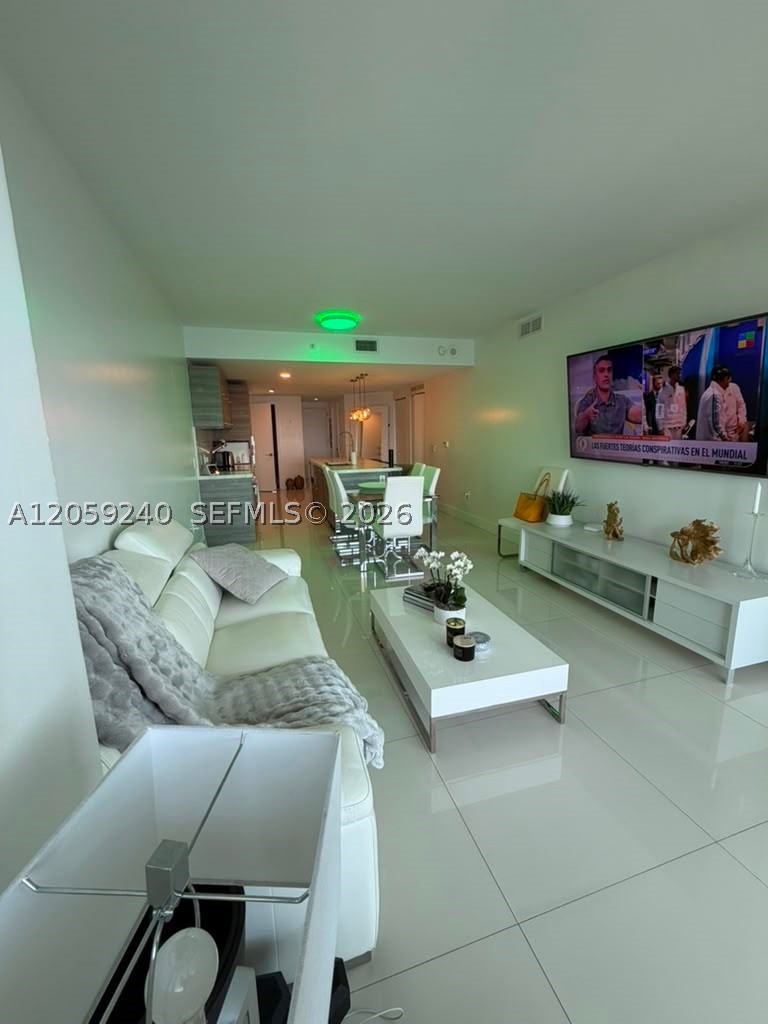 650 NE 32nd St #3405, Miami FL 33137