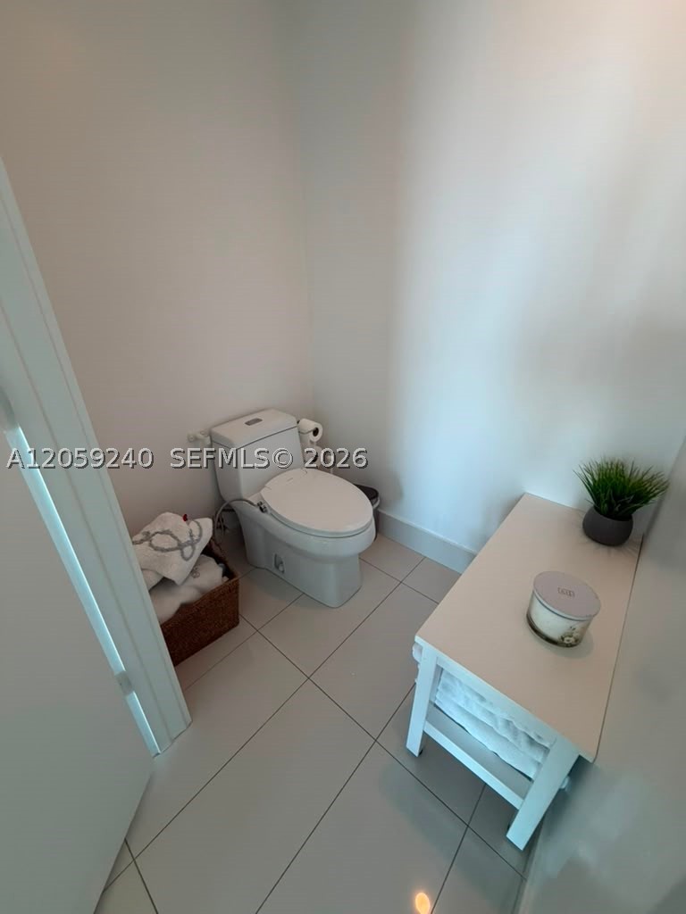 650 NE 32nd St #3405, Miami FL 33137
