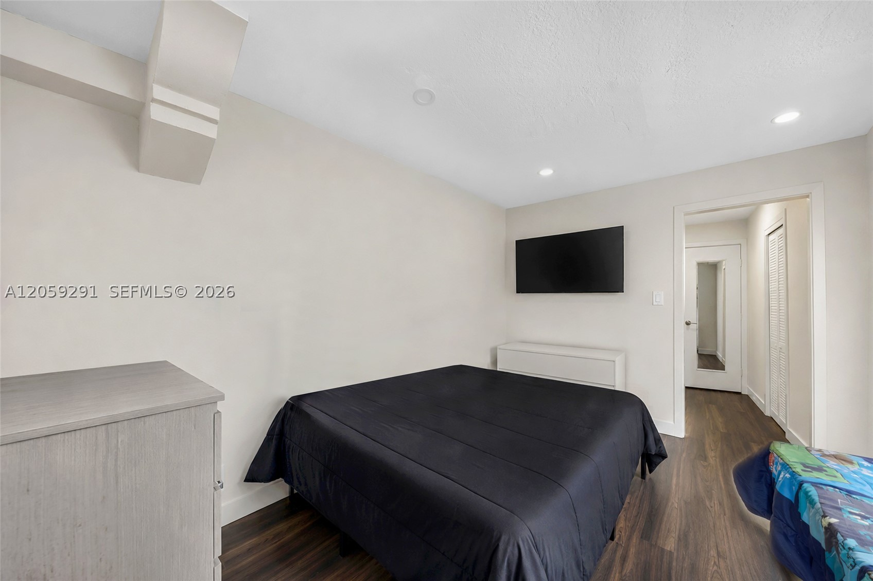 2420 NW 34th St, Miami FL 33142