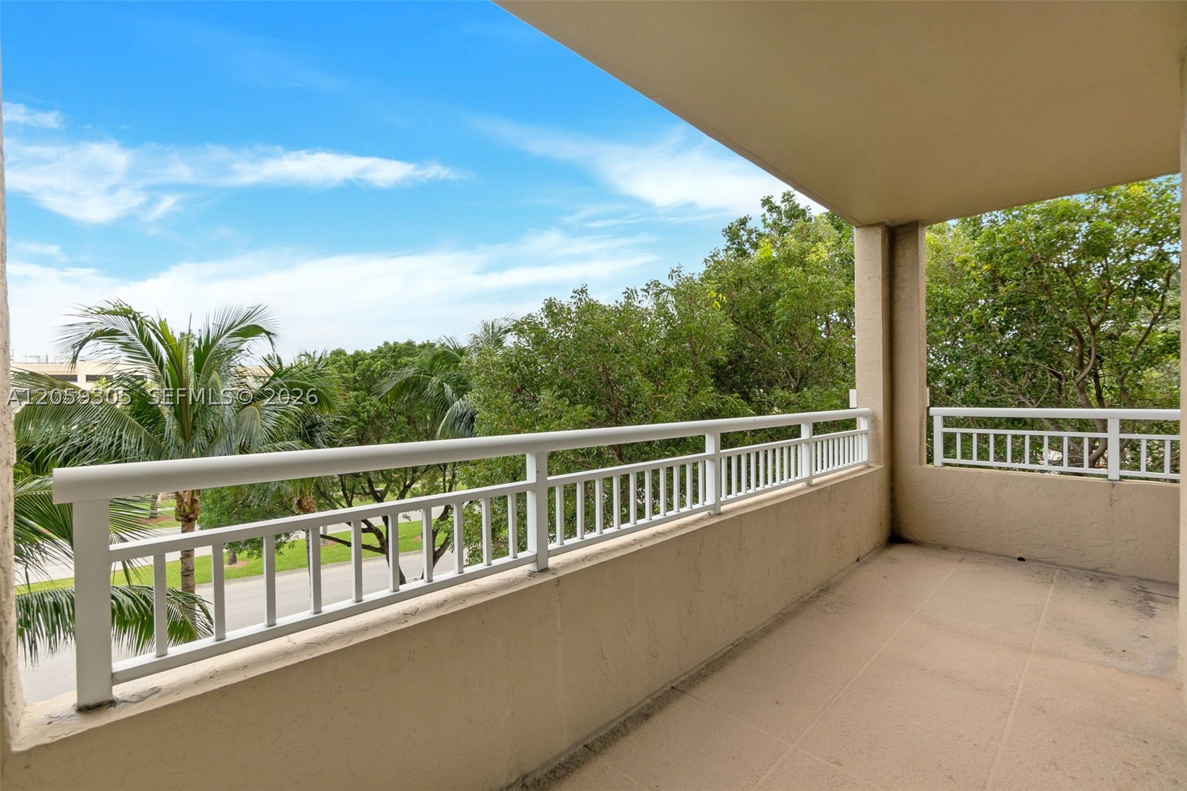 19501 W Country Club Dr #309, Aventura FL 33180