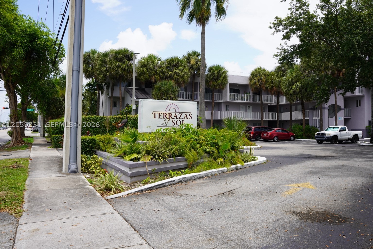 2750 W 76th St #203, Hialeah FL 33016