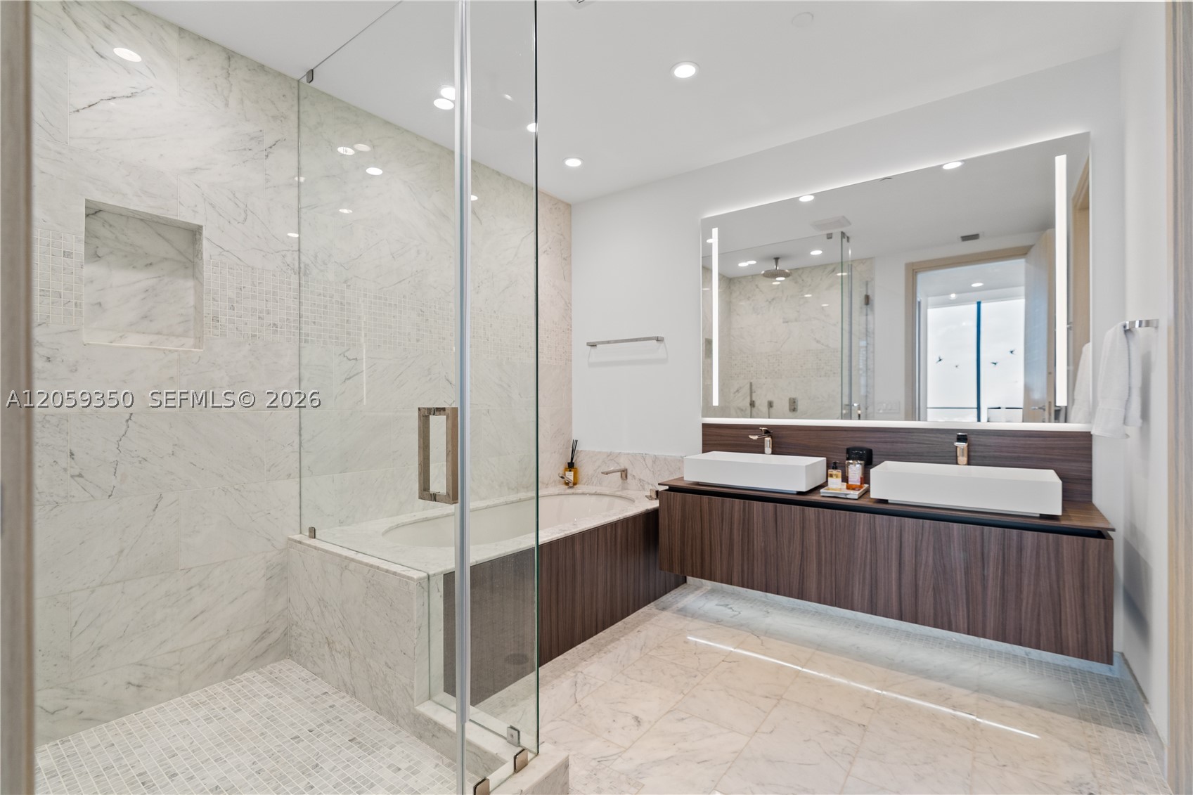 1000 Brickell #PH6106, Miami FL 33131
