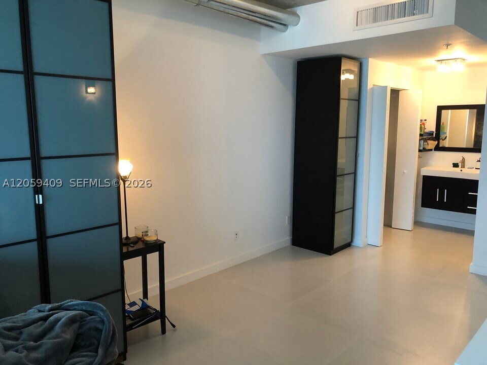 690 SW 1st Ct #1220, Miami FL 33130