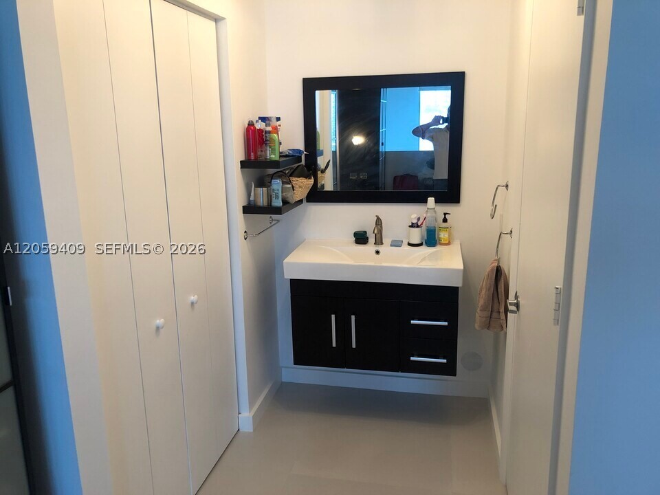 690 SW 1st Ct #1220, Miami FL 33130
