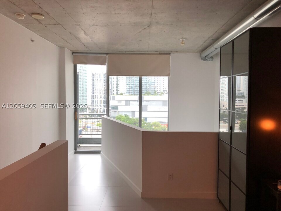 690 SW 1st Ct #1220, Miami FL 33130