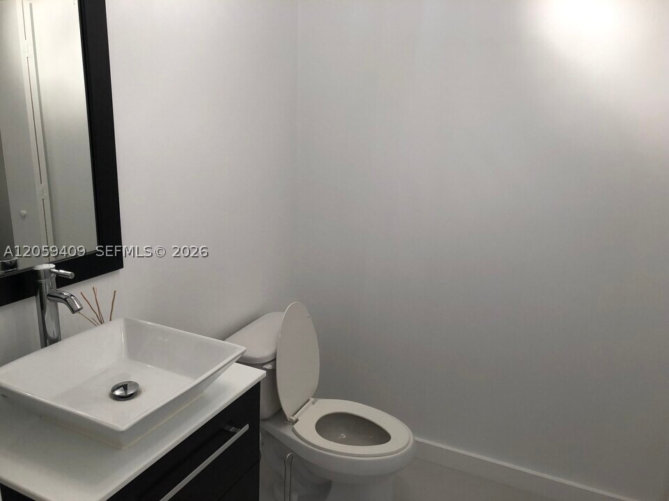 690 SW 1st Ct #1220, Miami FL 33130