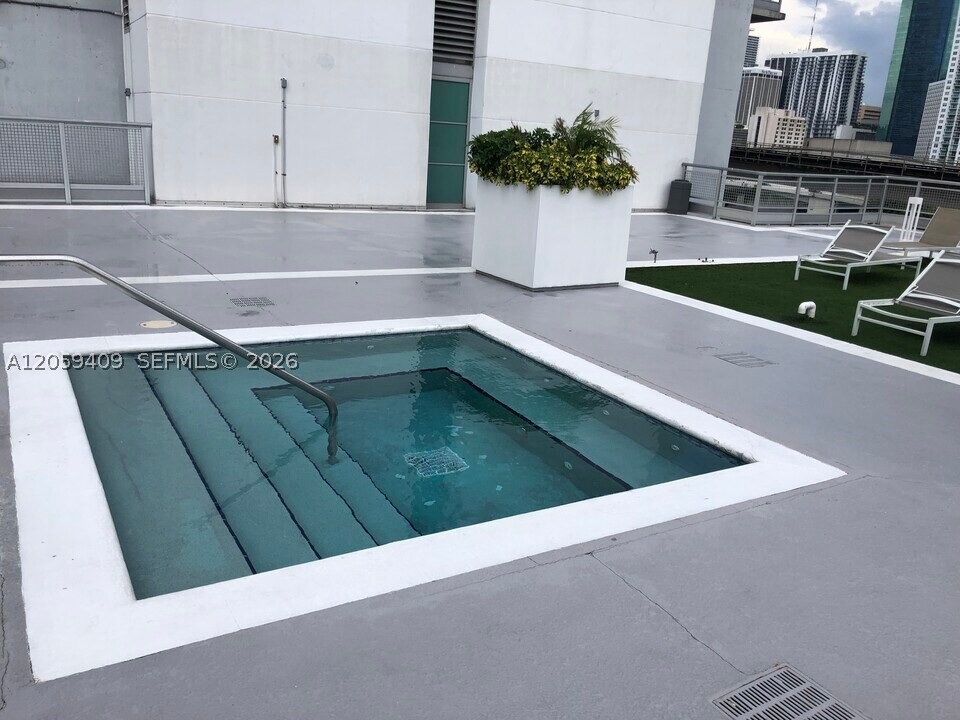 690 SW 1st Ct #1220, Miami FL 33130