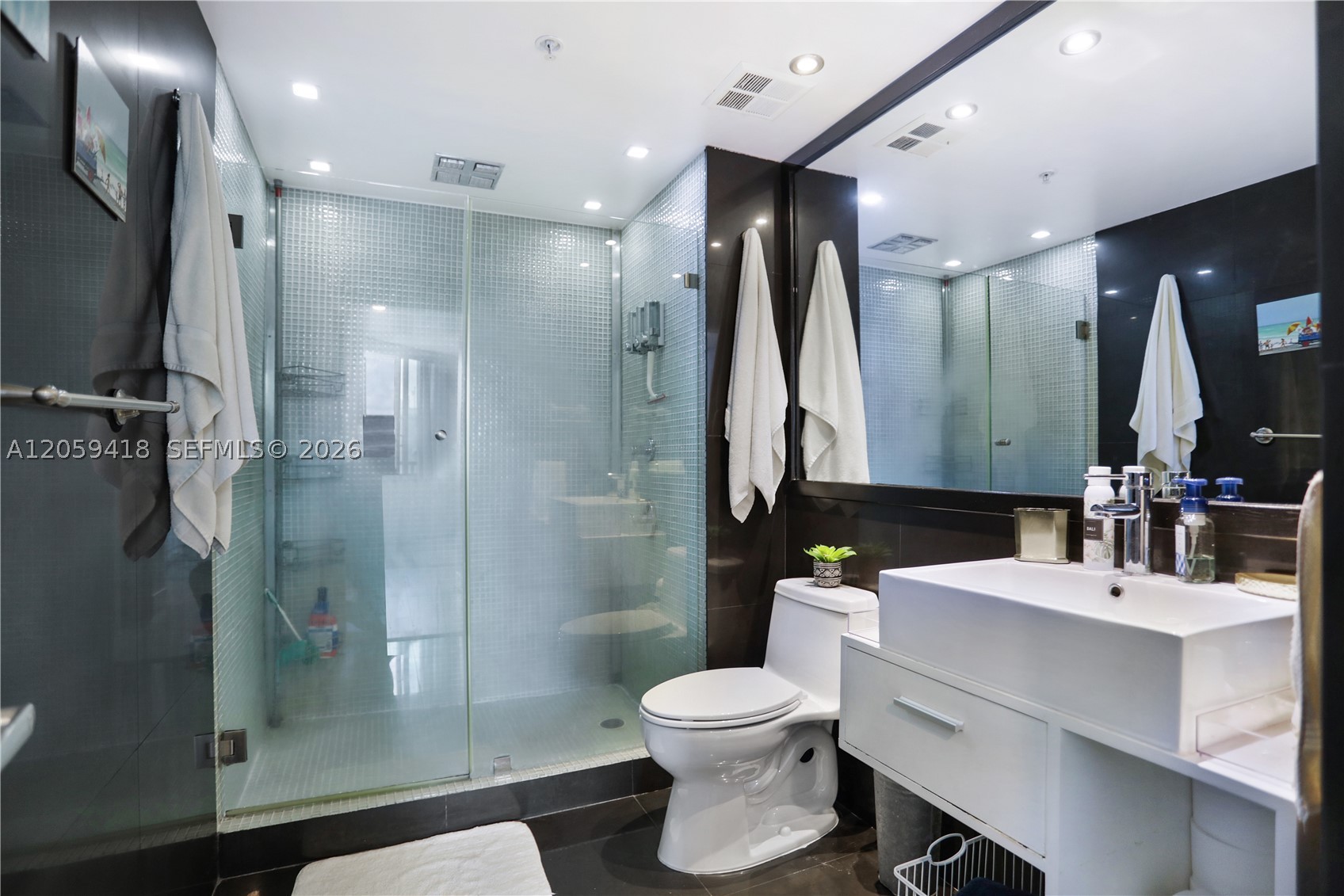335 S Biscayne Blvd #3808, Miami FL 33131