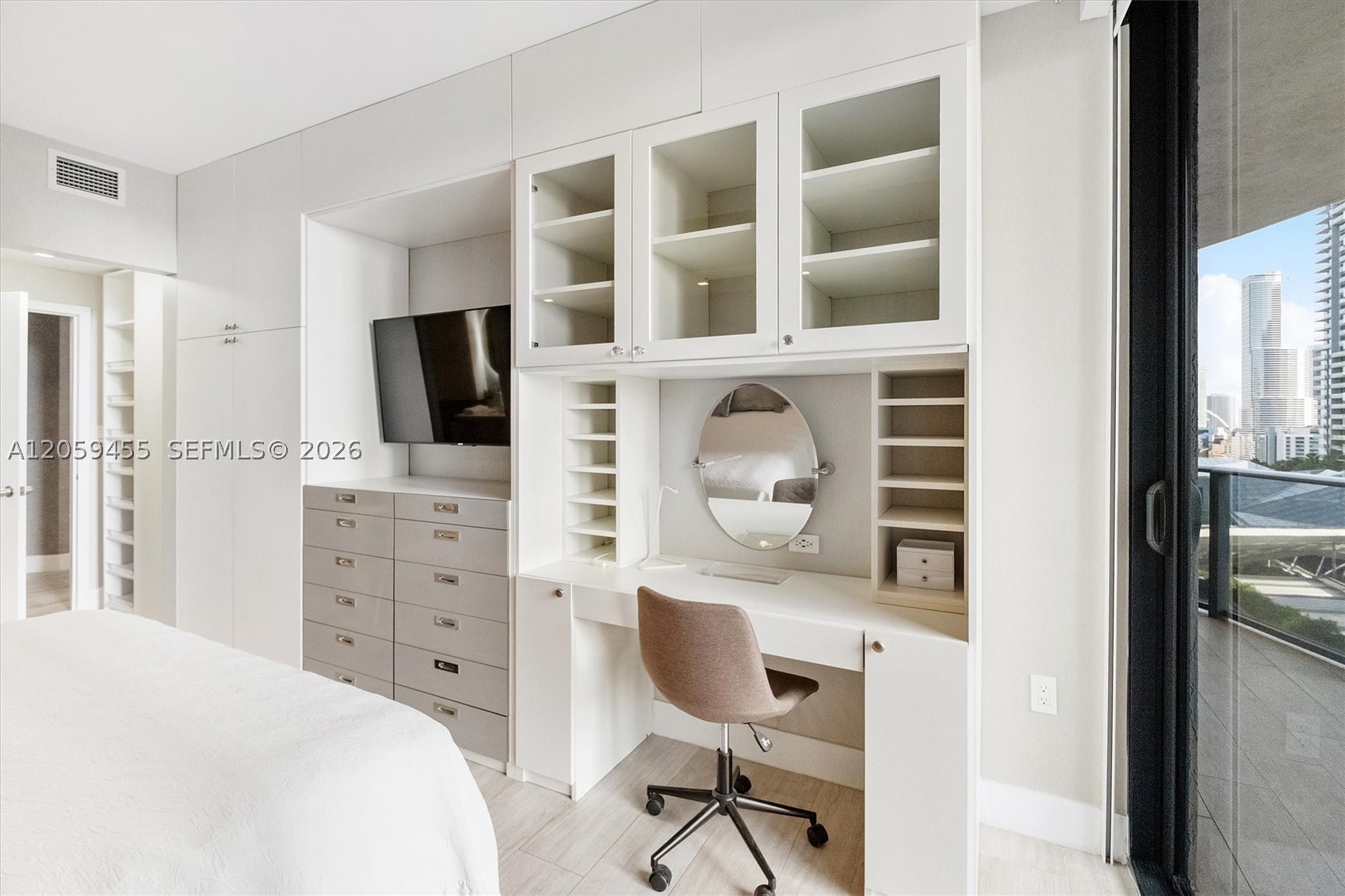 45 SW 9th St #1401, Miami FL 33130