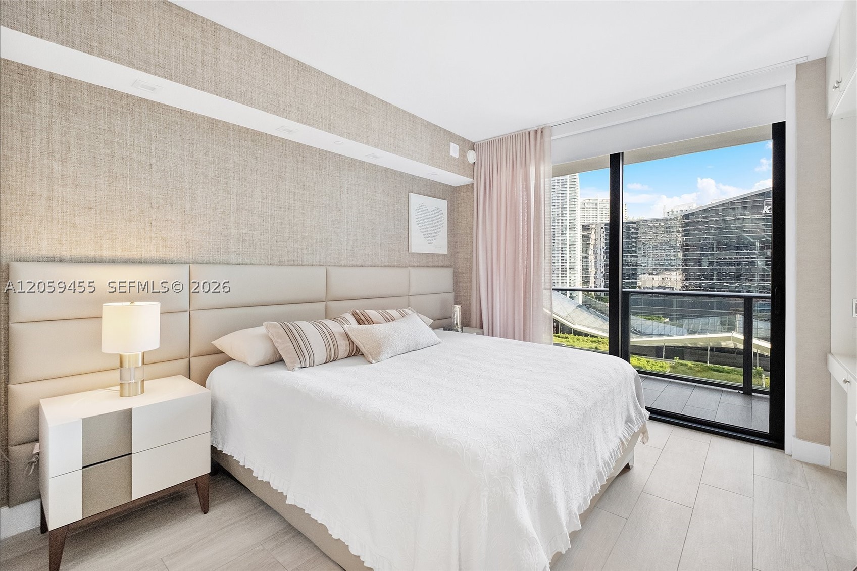 45 SW 9th St #1401, Miami FL 33130