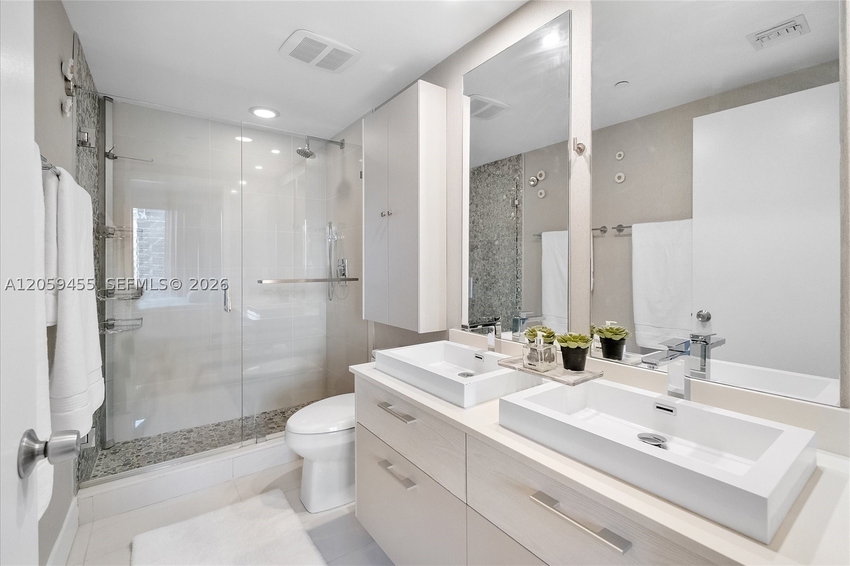 45 SW 9th St #1401, Miami FL 33130
