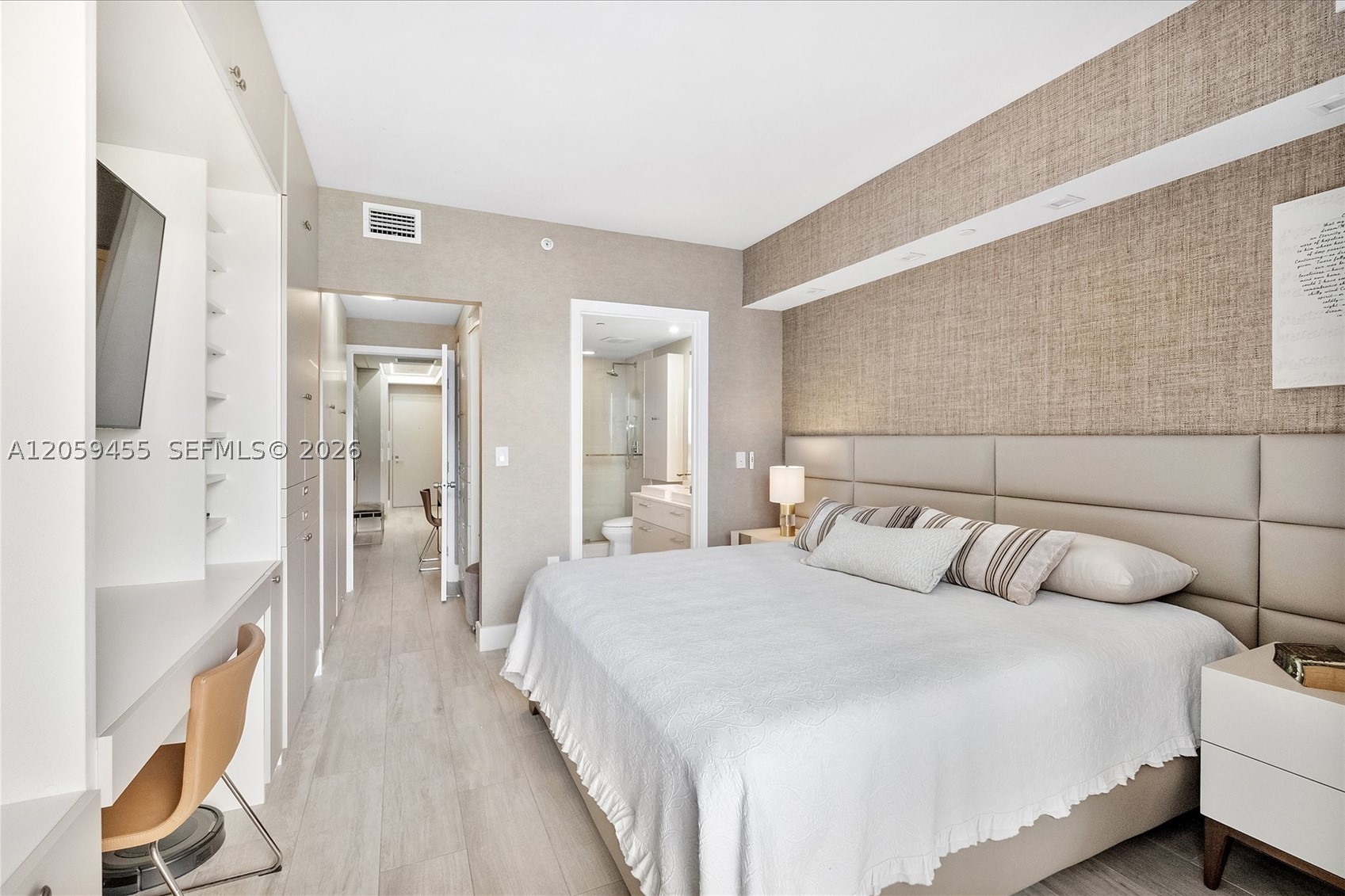 45 SW 9th St #1401, Miami FL 33130