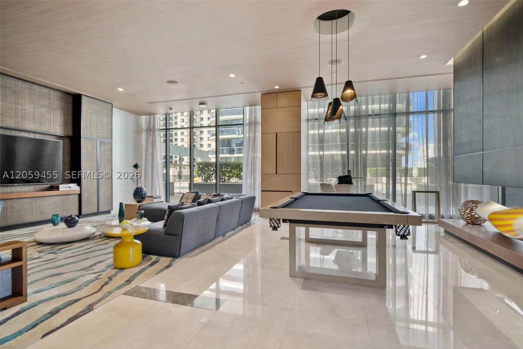 45 SW 9th St #1401, Miami FL 33130