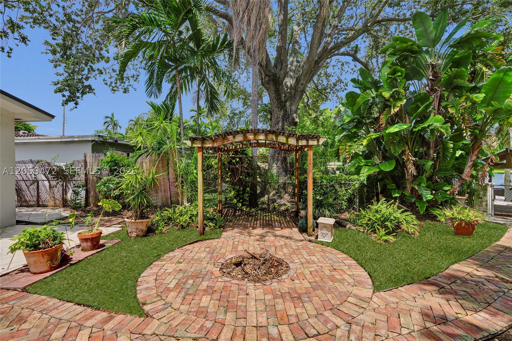 9350 SW 48 St, Miami FL 33165