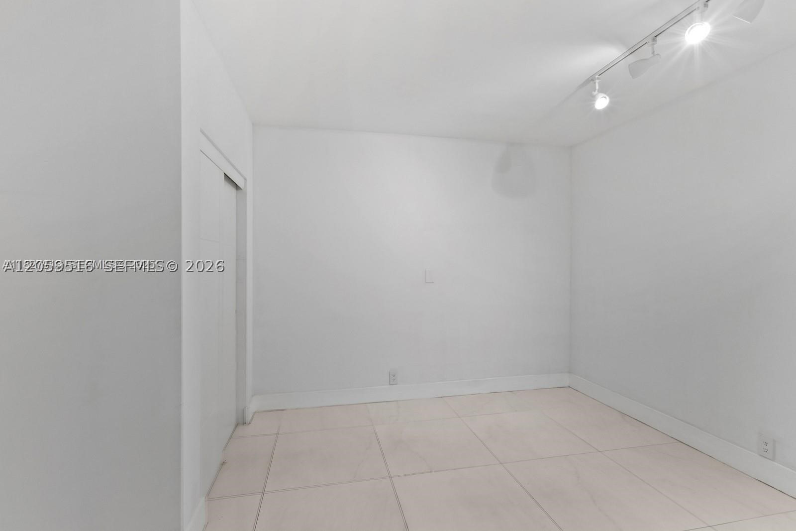 181 Crandon Blvd #207, Key Biscayne FL 33149