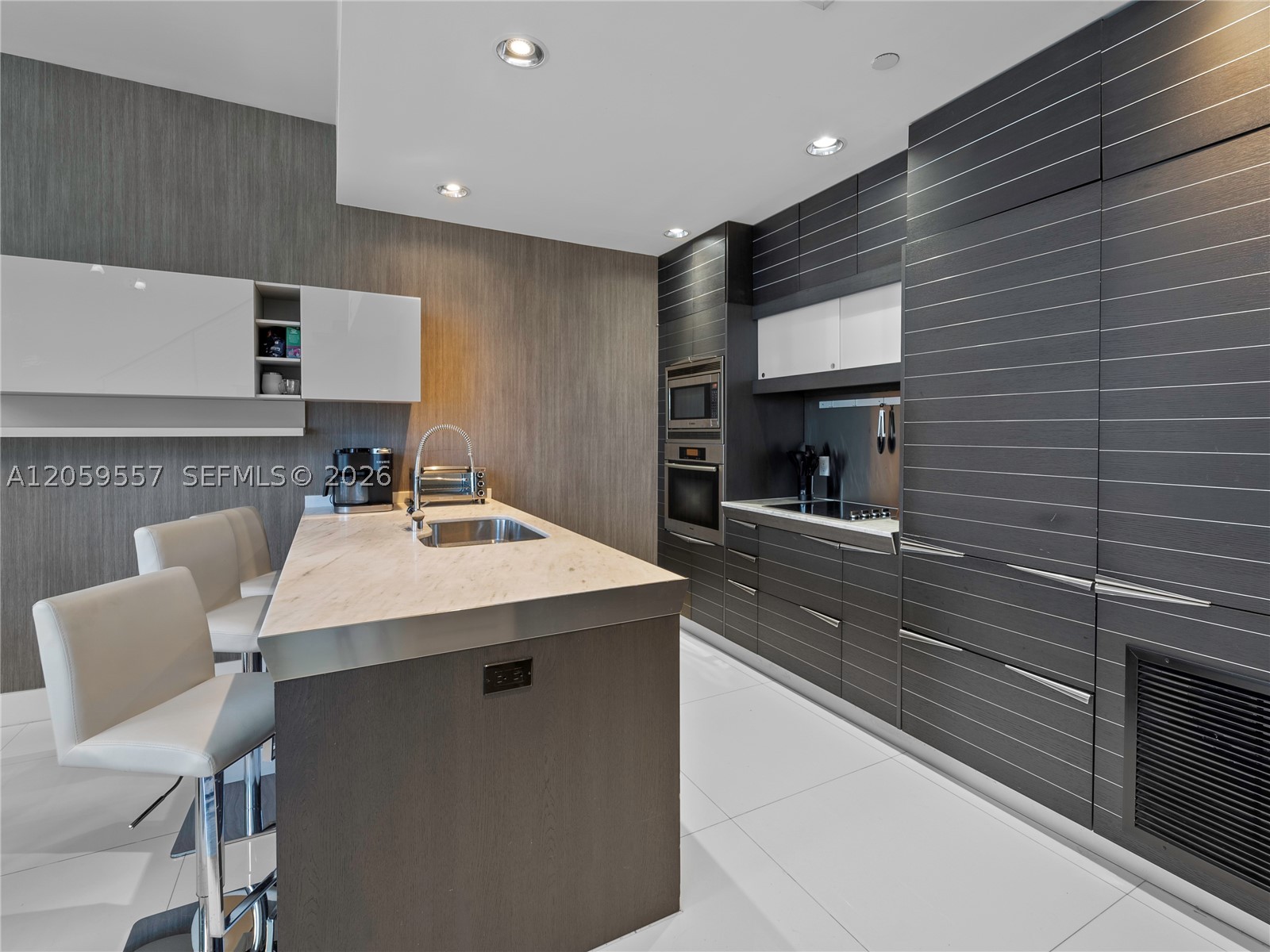 200 Biscayne Boulevard Way #1407, Miami FL 33131