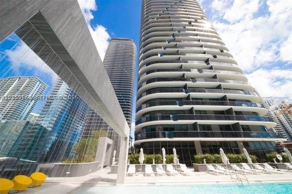 45 SW 9th St #2501, Miami FL 33130