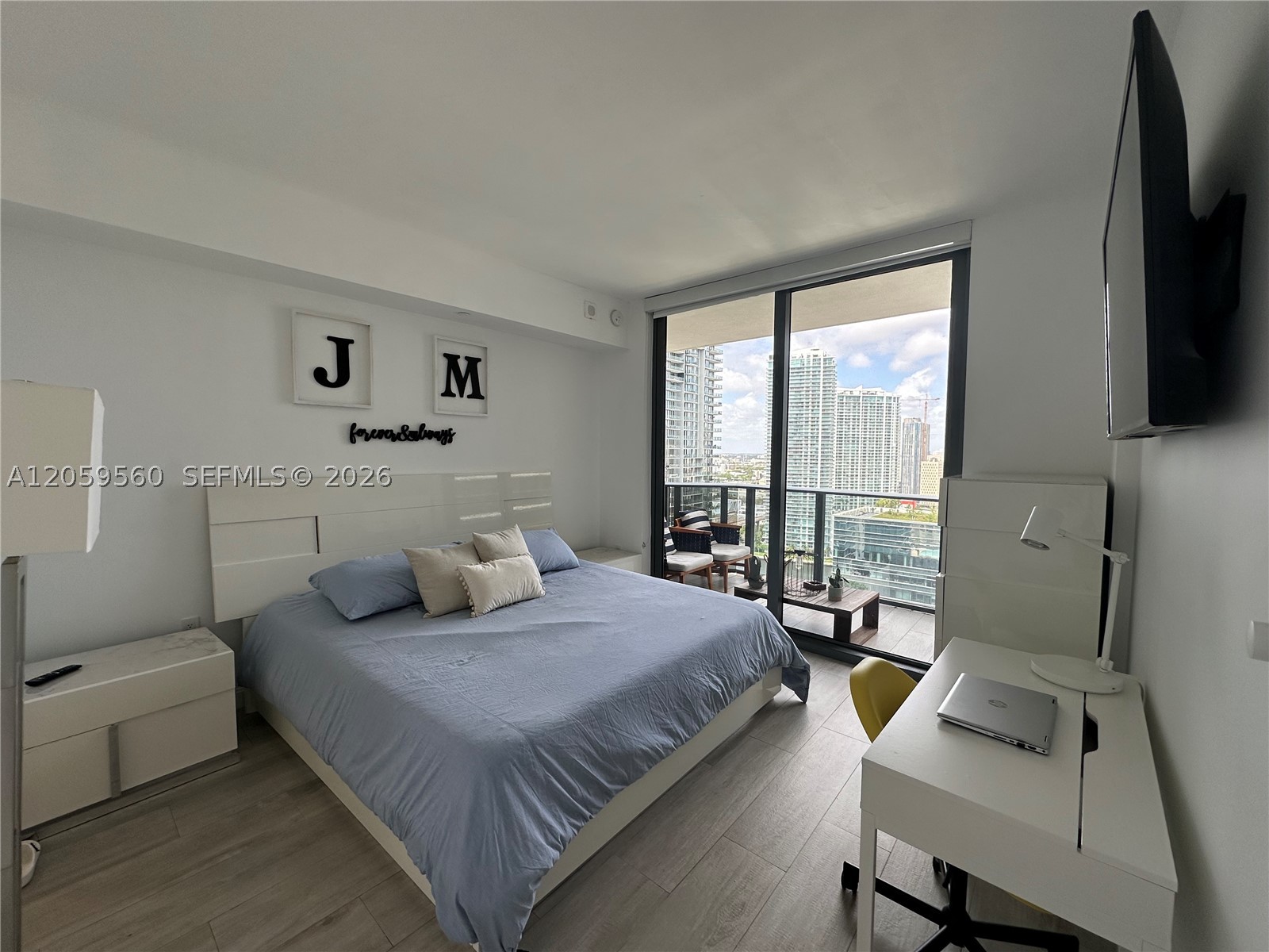 45 SW 9th St #2501, Miami FL 33130