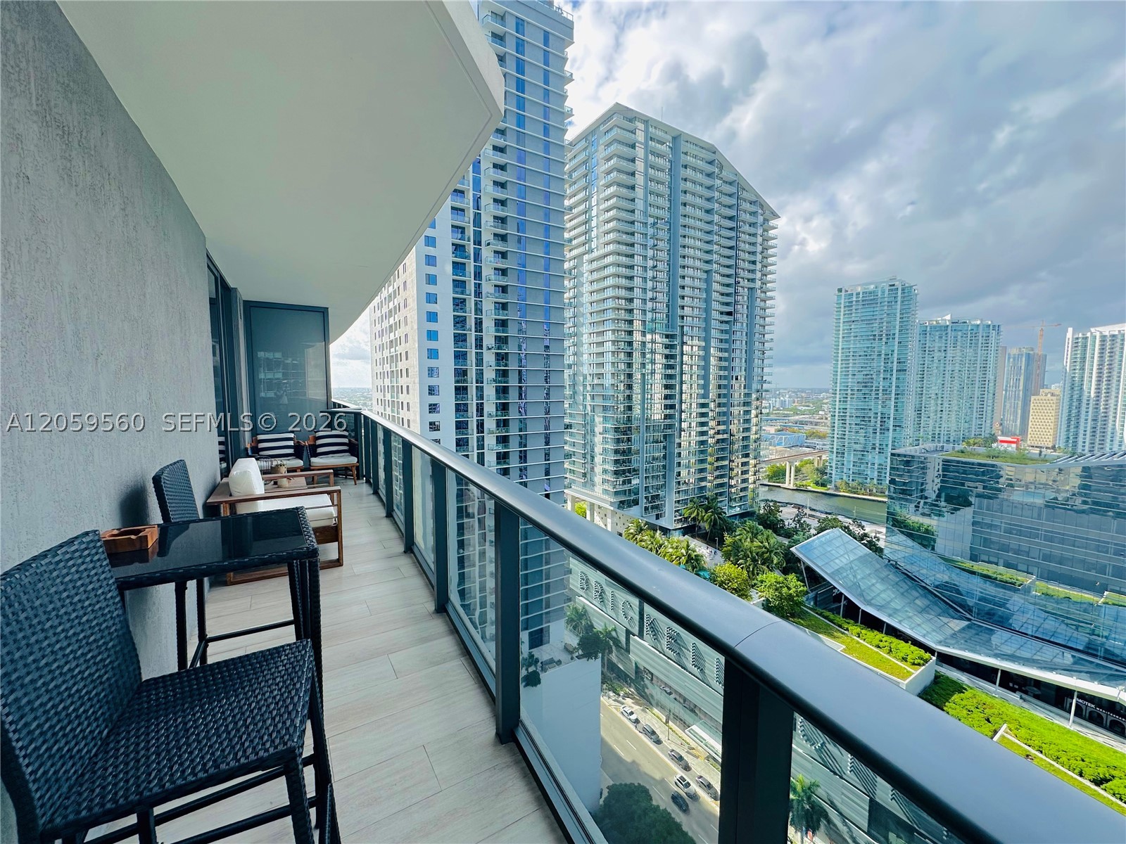 45 SW 9th St #2501, Miami FL 33130