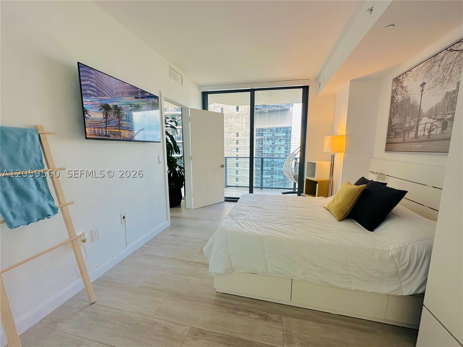 45 SW 9th St #2501, Miami FL 33130