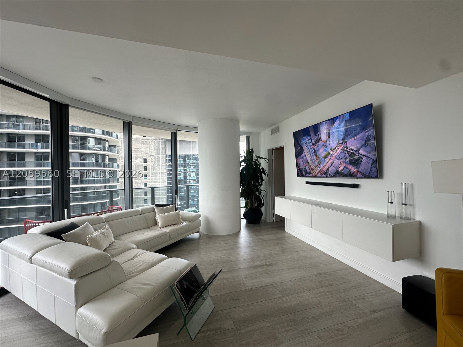 45 SW 9th St #2501, Miami FL 33130