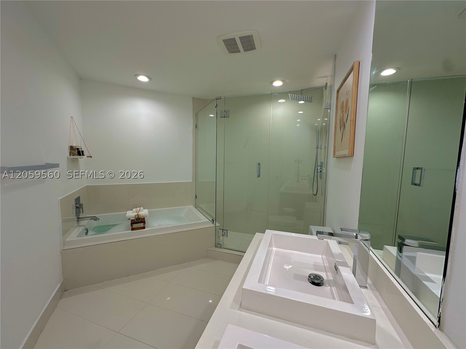 45 SW 9th St #2501, Miami FL 33130