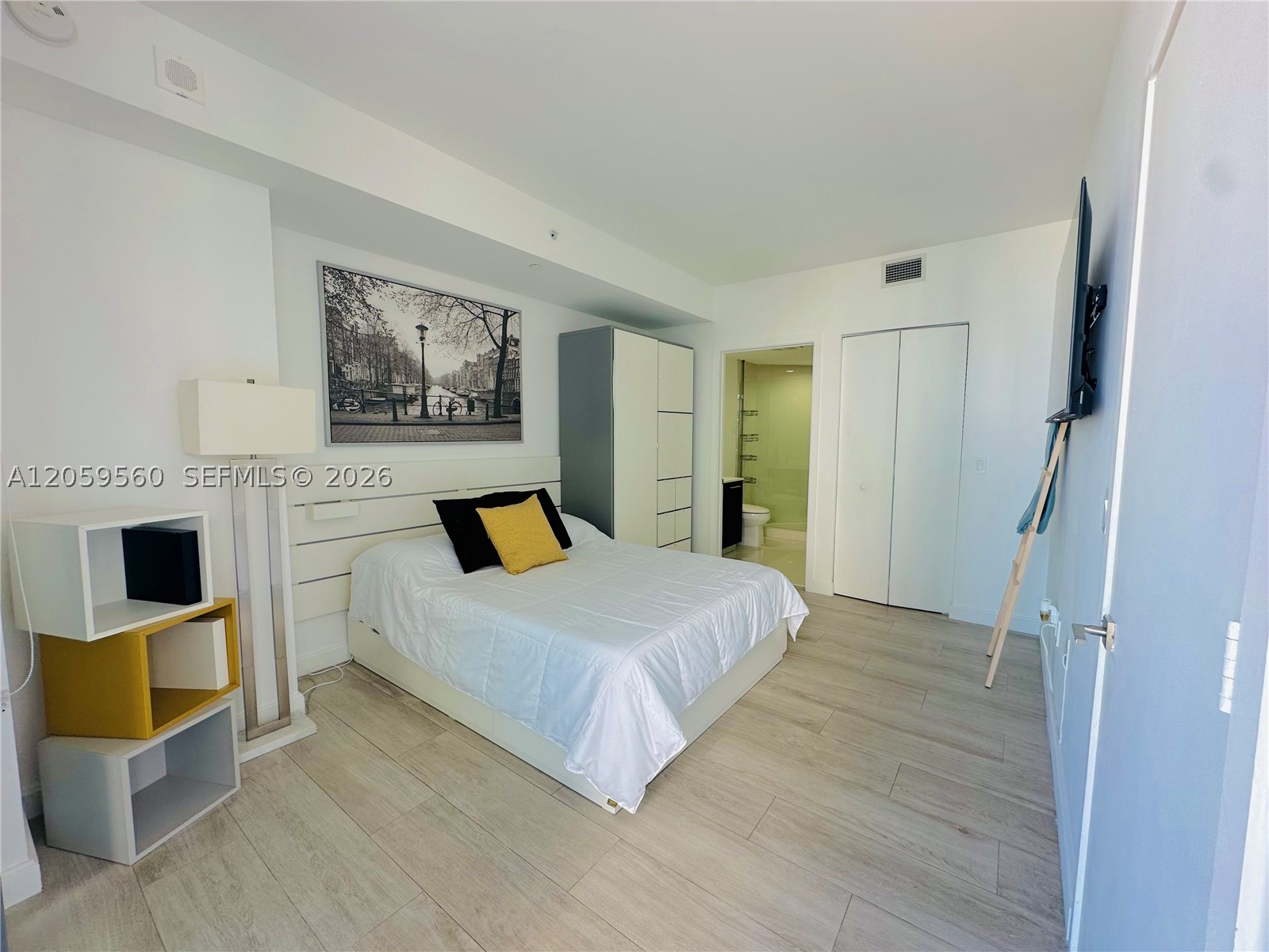 45 SW 9th St #2501, Miami FL 33130