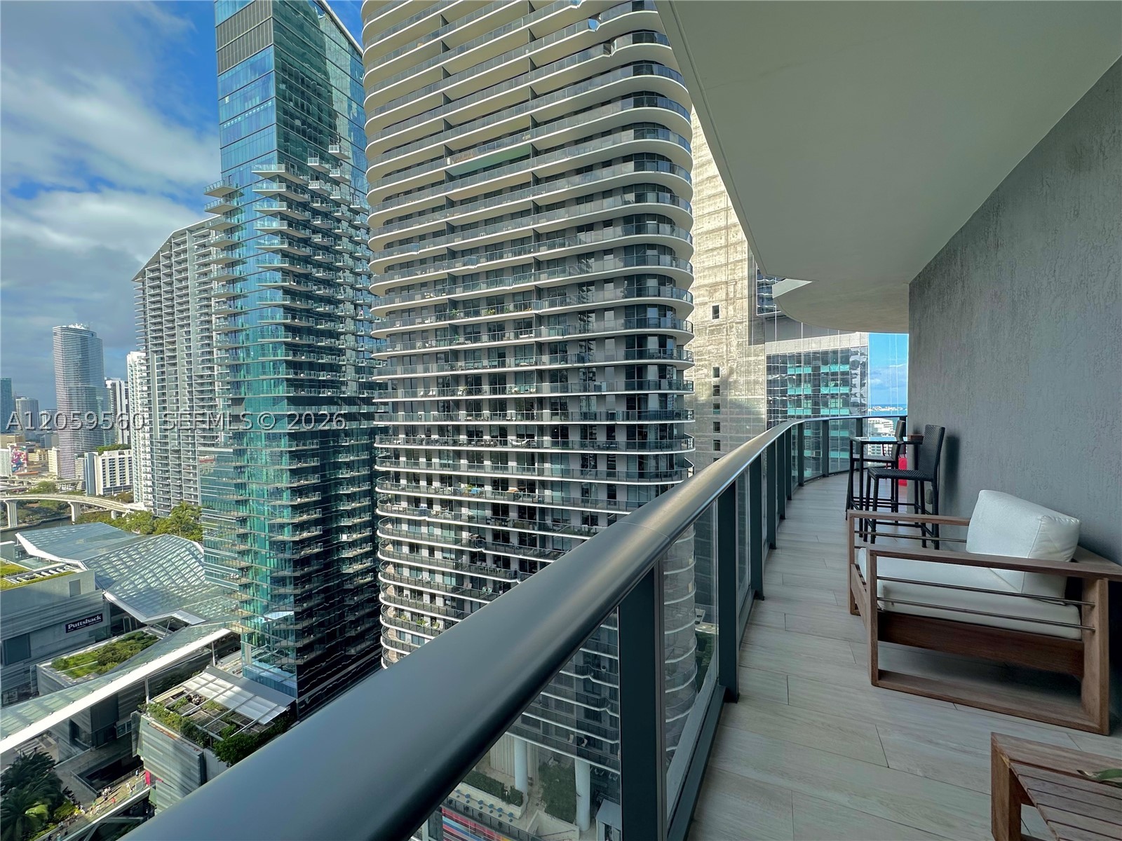45 SW 9th St #2501, Miami FL 33130