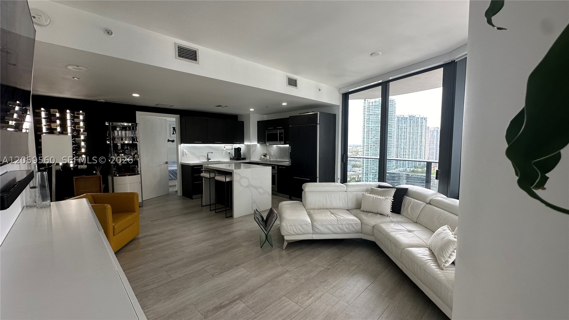 45 SW 9th St #2501, Miami FL 33130