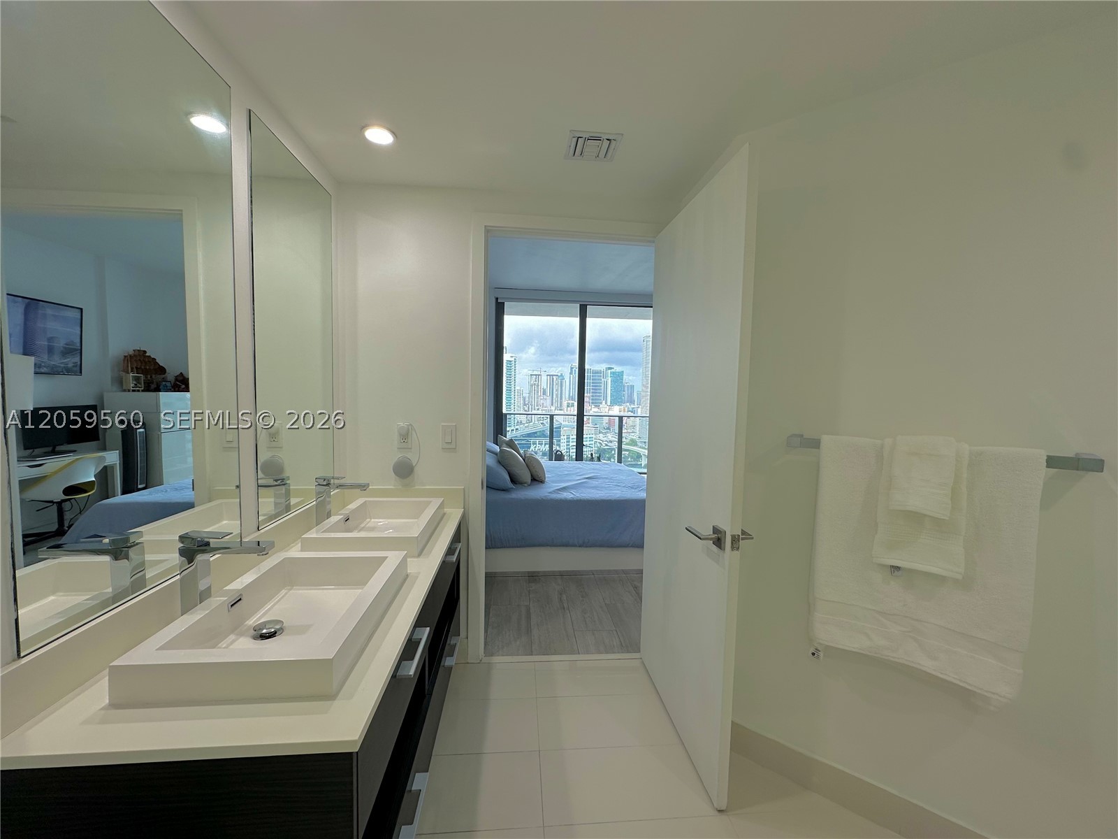 45 SW 9th St #2501, Miami FL 33130