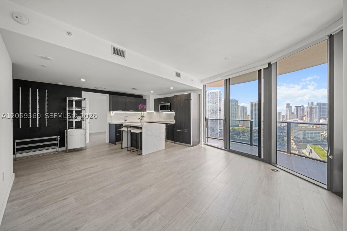 45 SW 9th St #2501, Miami FL 33130