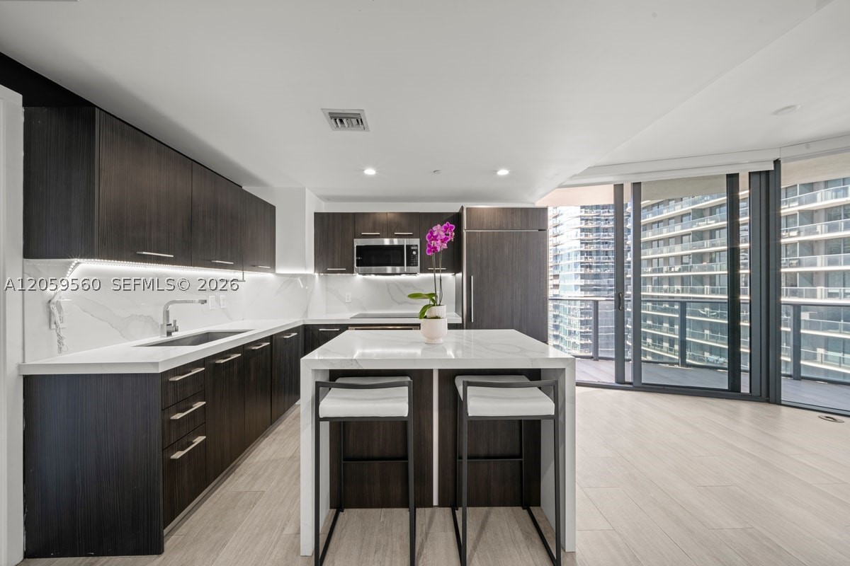 45 SW 9th St #2501, Miami FL 33130