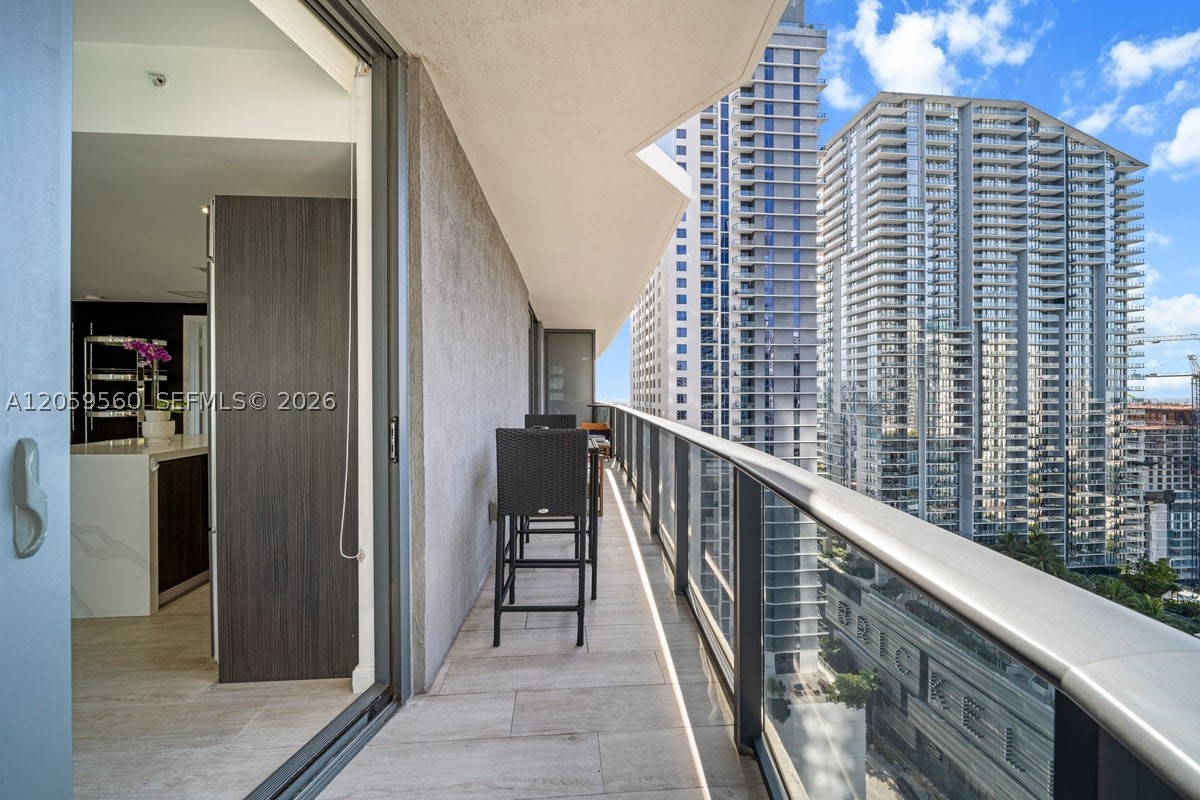 45 SW 9th St #2501, Miami FL 33130